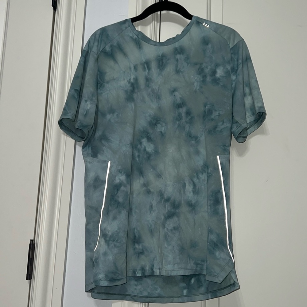 Men’s lulu shirt